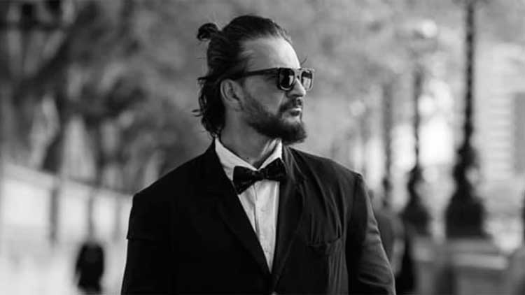 Ricardo Arjona arriesga con 'Blanco'