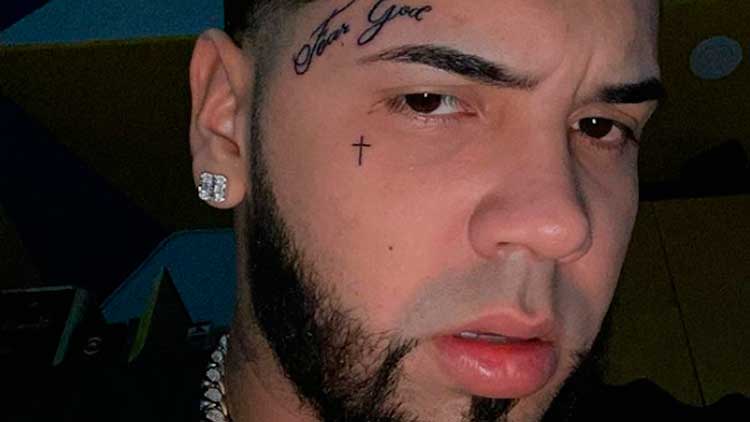 Anuel AA sigue liderando la lista española de discos con 'Emmanuel'