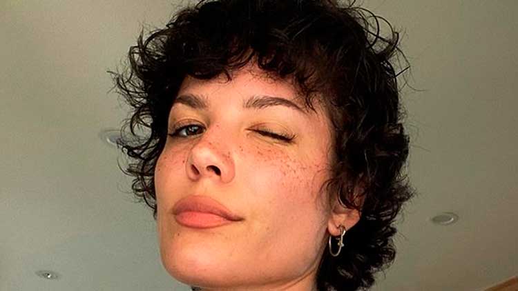 Halsey publica el directo de su primer álbum