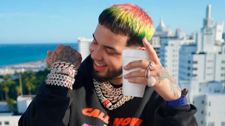 Anuel AA sigue con 'Emmanuel' nº1 en la lista española de discos