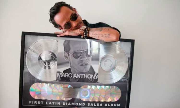 Marc Anthony recibe Disco de Diamante de la RIAA por '3.0'