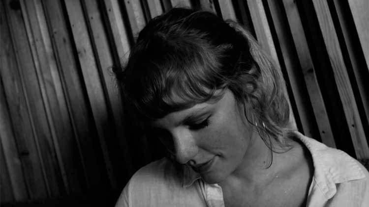 Taylor Swift lanza una edición deluxe de 'Folklore'