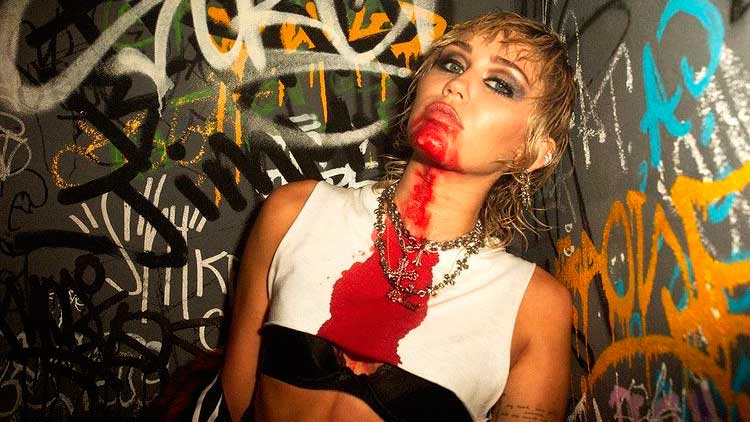 Miley Cyrus elige a Hole en su nueva versión