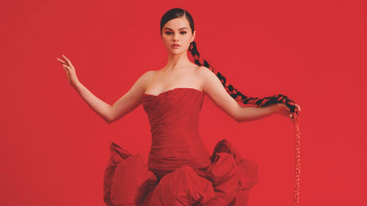 Selena Gomez en la portada de Revelación EP