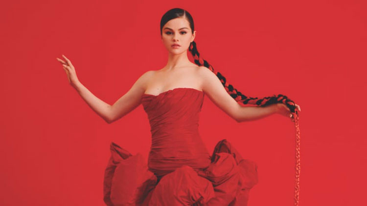 Selena Gomez en la portada de Revelación EP