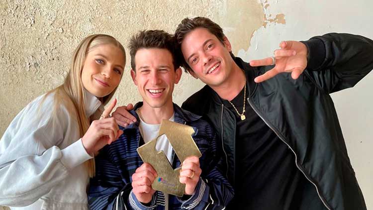 London Grammar celebra el número 1 en Reino Unido con 'Californian soil'