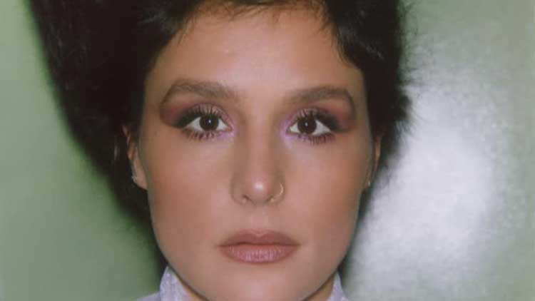 Jessie Ware en la portada de 'Please'