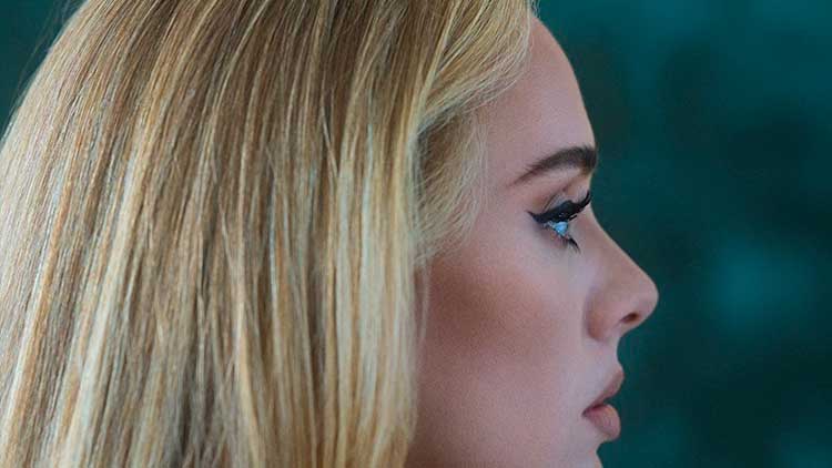 Adele en la imagen que acompaña a su cuarto álbum '30'