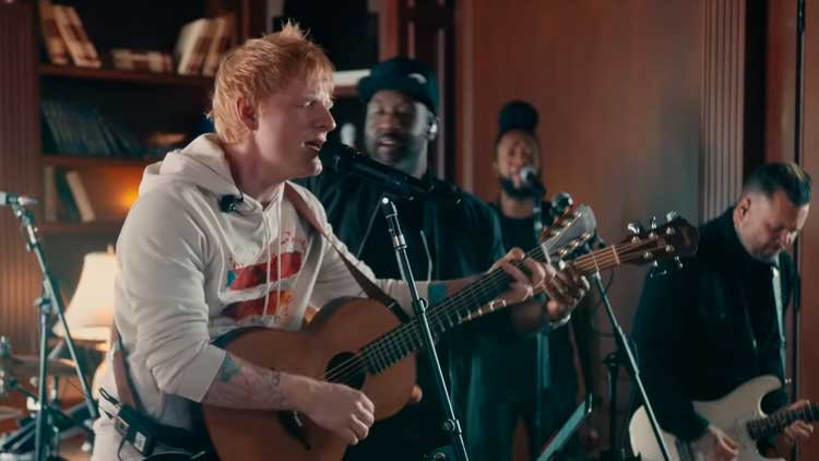 Ed Sheeran en su Tiny Desk (Home) Concert presentando '= (Equals)'