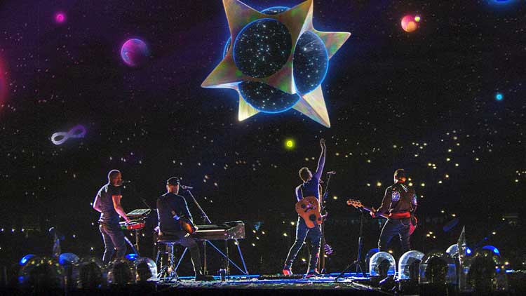 Coldplay en foto promocional de 'Music of the spheres'