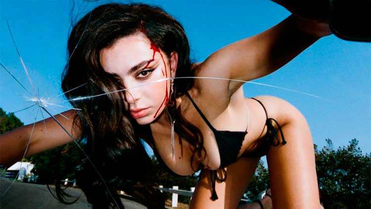 Detalle de la portada del álbum 'Crash' de Charli XCX