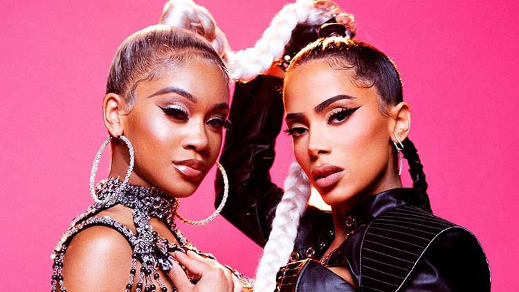 Saweetie y Anitta en la imagen promocional de su actuación en The Late Late Show with James Corden