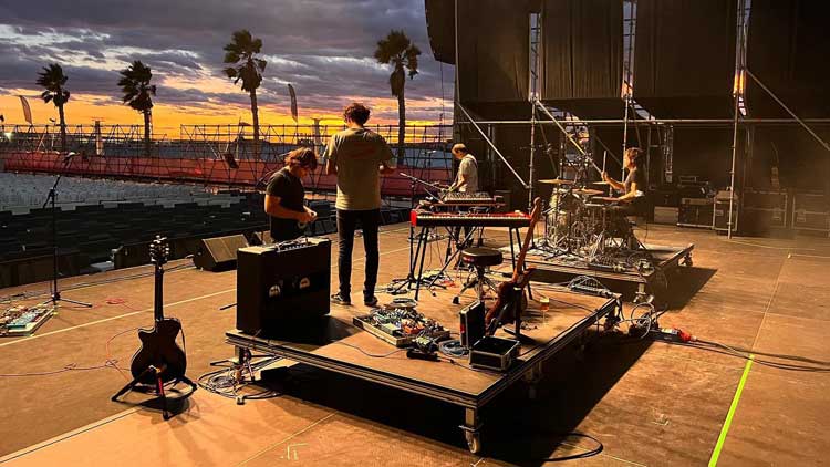 La Habitación Roja preparando un concierto en Alicante