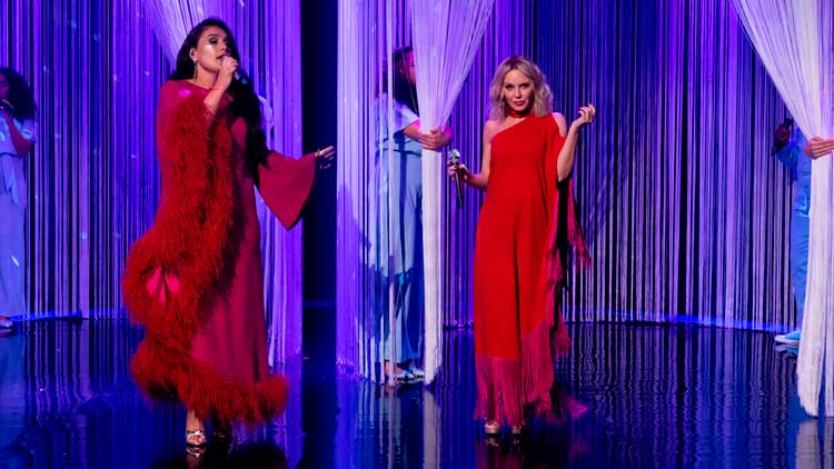 Jessie Ware y Kylie Minogue en The Jonathan Ross Show presentando 'Kiss of life'