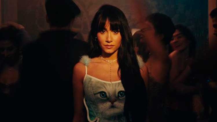 Aitana en el videoclip de 'Formentera'