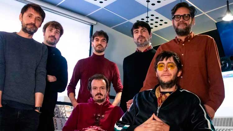 Los componentes de Second junto a Manuel Cabezalí, Víctor Cabezuelo y Dany Richter<