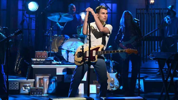 Jack Antonoff con Bleachers en Saturday Night Live