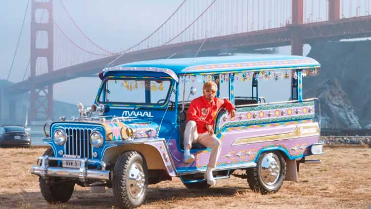 Toro y Moi en la portada de 'Mahal'