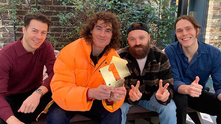 Don Broco celebra su primer número 1 en la lista británica de discos