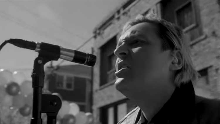 Win Butler en el videoclip de 'The lightning I, II' de Arcade Fire