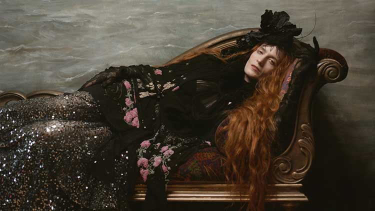 Florence + The Machine en la contraportada de su quinto álbum de estudio 'Dance fever'