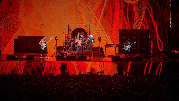 Red Hot Chili Peppers en concierto en el Estadio de la Cartuja de Sevilla