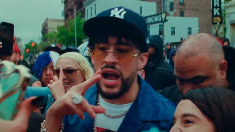 Bad Bunny en el videoclip de 'Titi me preguntó'