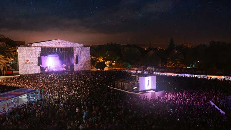 Ambiente festival musical Interestelar Sevilla