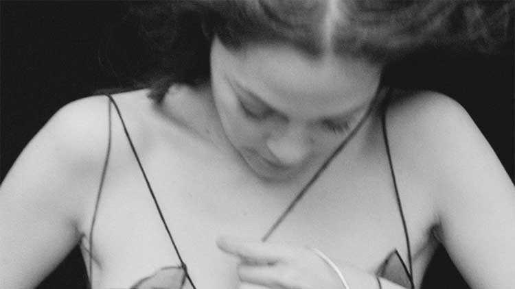 Natalia Lafourcade para la portada de 'De todas las flores'