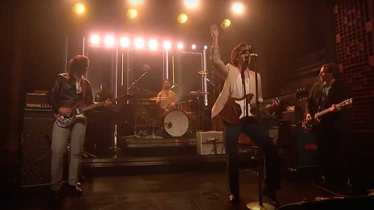 Arctic Monkeys en The Tonight Show starring Jimmy Fallon