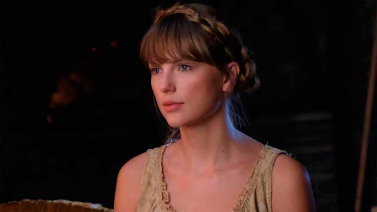 Taylor Swift como 'Cenicienta' en el videoclip de 'Bejeweled'