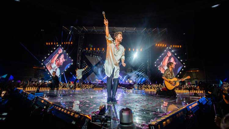 Manuel Carrasco en el Estadio de la Cartuja de Sevilla el 11 de junio de 2022