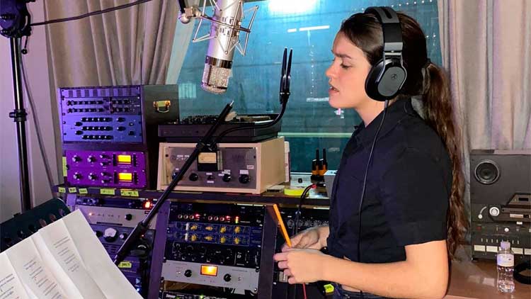 Amaia Romero en el estudio de grabación