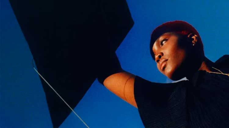 Arlo Parks en la portada de 'My soft machine'