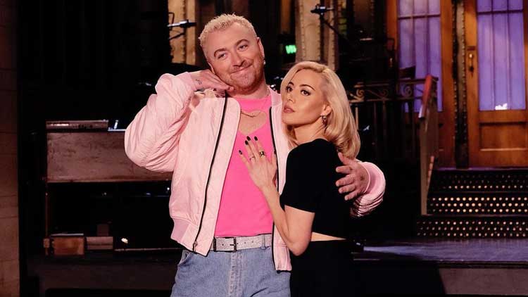 Sam Smith y Aubrey Plaza para el Saturday Night Live