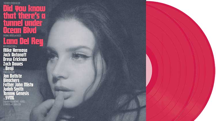 Lana Del Rey en la portada del vinilo rojo de su álbum 'Did you know that there's a tunnel under Ocean Blvd'