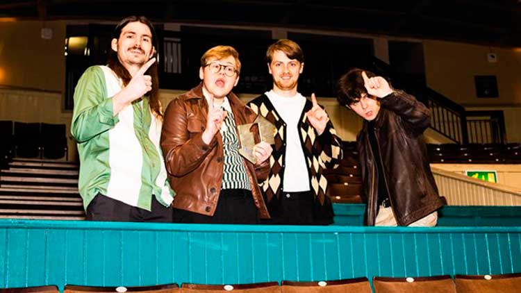 The Lathums celebra su segundo número 1 en la lista británica de discos