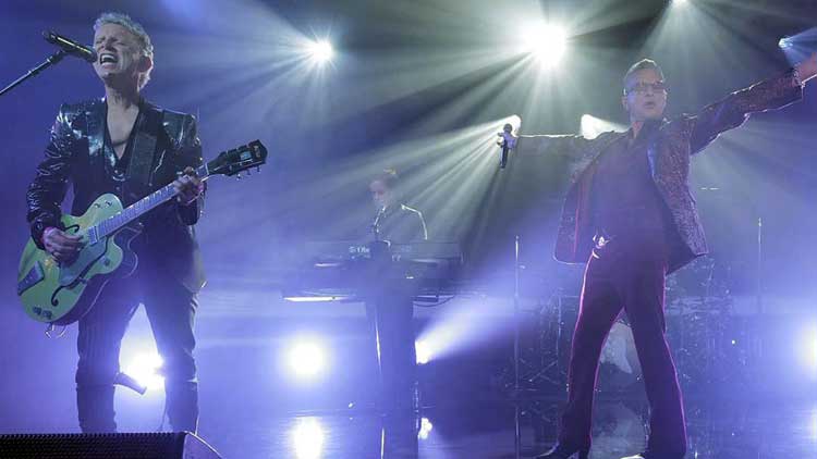Depeche Mode en Jimmy Kimmel Live! interpretando 'Ghosts again'