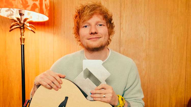 Ed Sheeran celebra un nuevo número 1 en la lista británica de singles con 'Eyes closed'