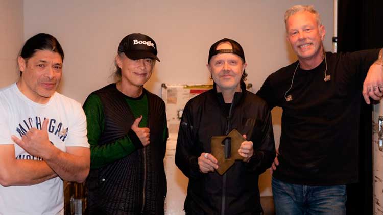 Metallica celebra su 4º nº1 en la lista británica de álbumes