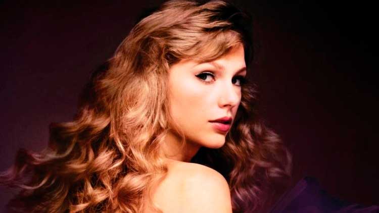 Taylor Swift en la portada de 'Speak now'