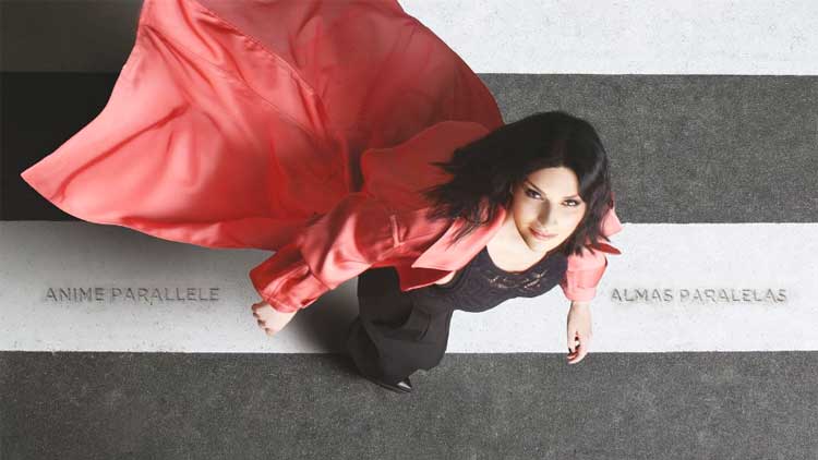 Detalle de la portada de la edición deluxe de 'Almas paralelas' el disco de Laura Pausini