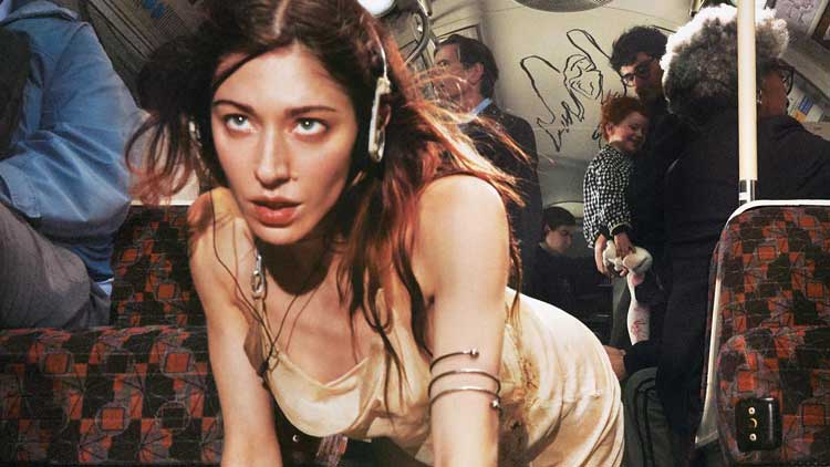 Caroline Polachek en la portada del álbum 'Desire, I want to turn into you'