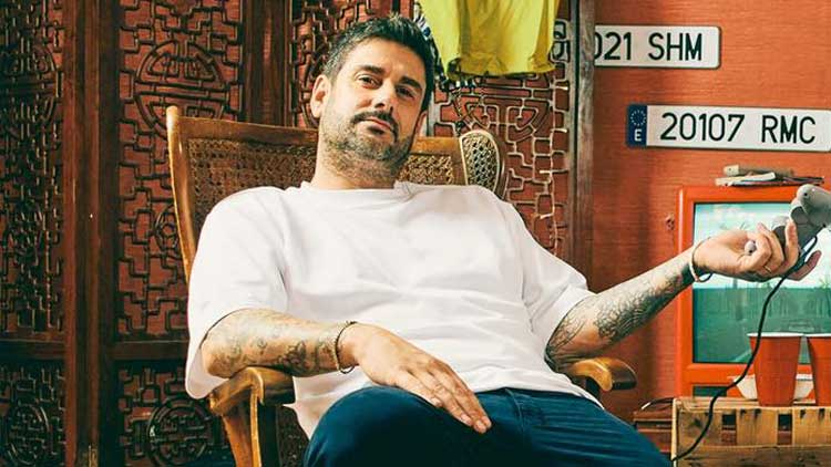 Melendi en la portada de 'Con la luna llena'