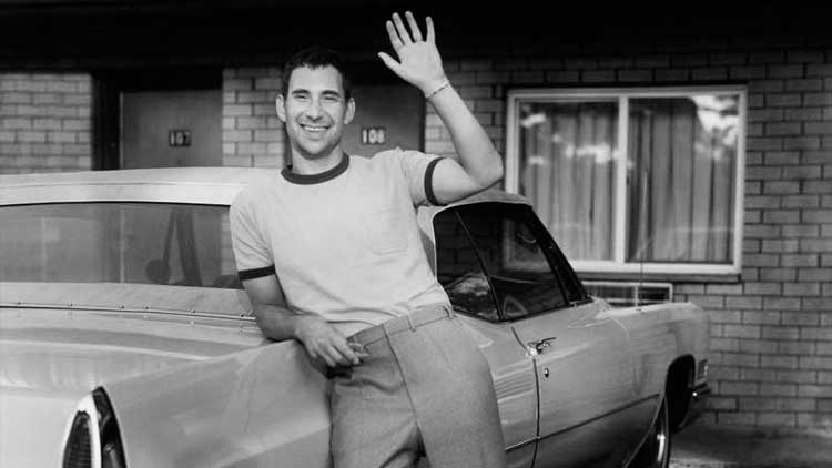 Jack Antonoff en la portada del cuarto álbum de Bleachers