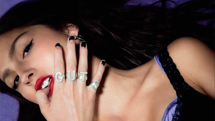 Olivia Rodrigo en la portada de 'GUTS'
