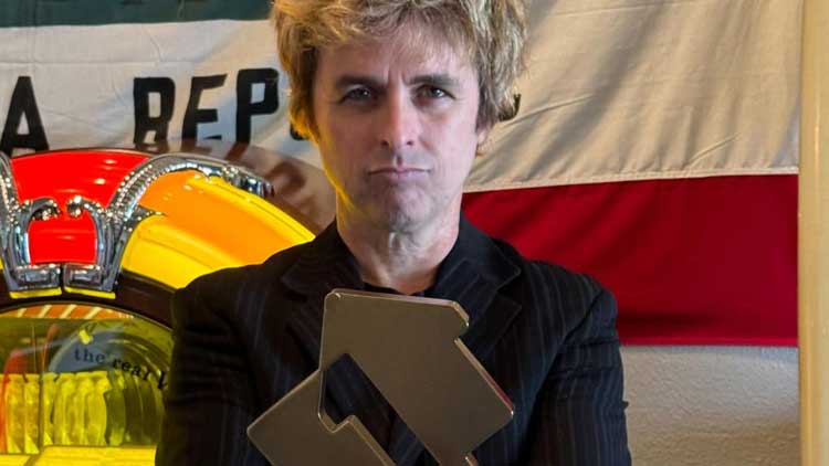 Green Day con 'Saviors' número 1 en discos en Reino Unido