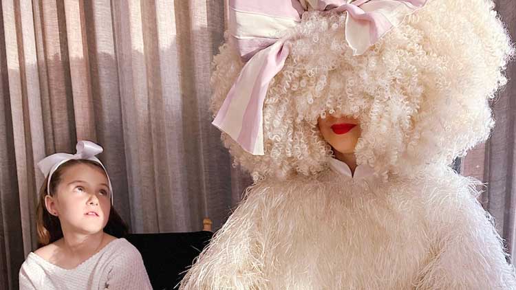 Detalle de la portada del álbum 'Reasonable woman' de Sia