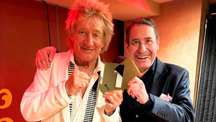 Rod Stewart y Jools Holland celebran el número 1 de 'Swing fever'