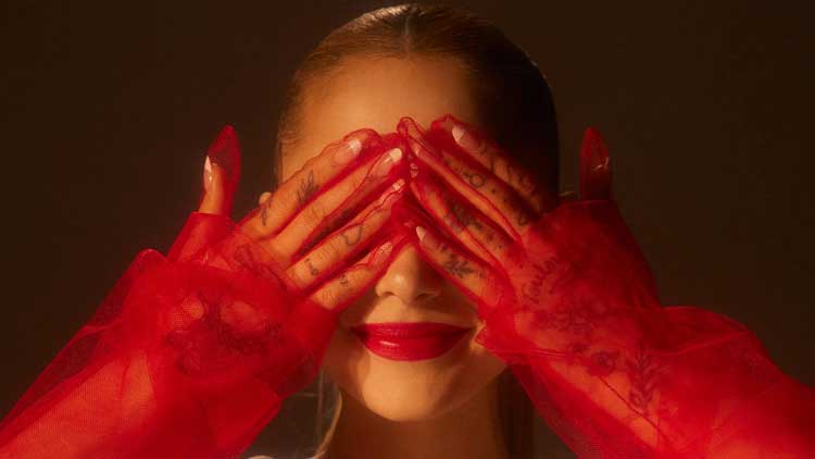 Detalle de la portada de la edición Slightly deluxe del álbum 'Eternal sunshine' de Ariana Grande